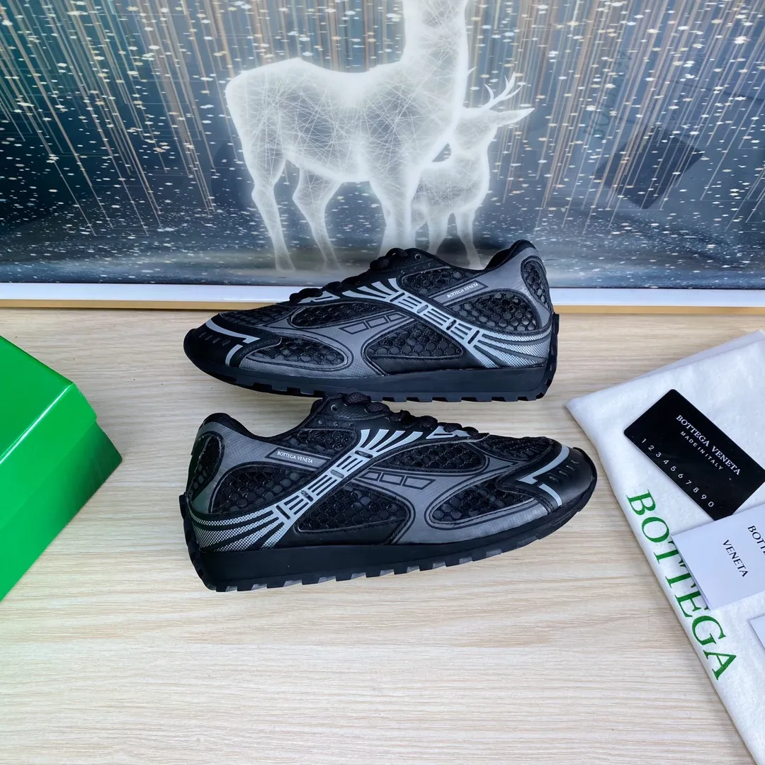 p620🐮🐮High-end version, the original 1:1 couple style new model is on the shelves🔥BV Orbit sneakers Wang Yibo's same style couple's Dad Runner sneakers, made of lightweight technical mesh fabric. Features a geometric patterned rubber outsole. The outsole is made of color-blocked TPU outsole. Size: women’s shoes 35-40, men’s shoes 39-45.